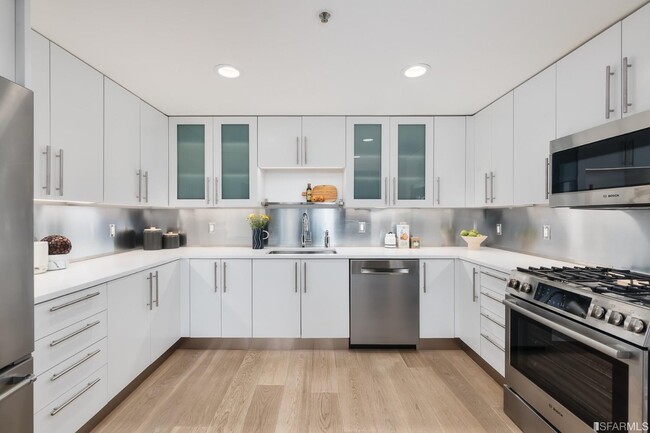 Building Photo - 200 Brannan St