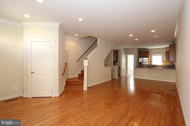 Building Photo - 10 Cobble Hill