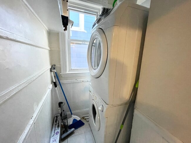 Building Photo - 17 Sachem St