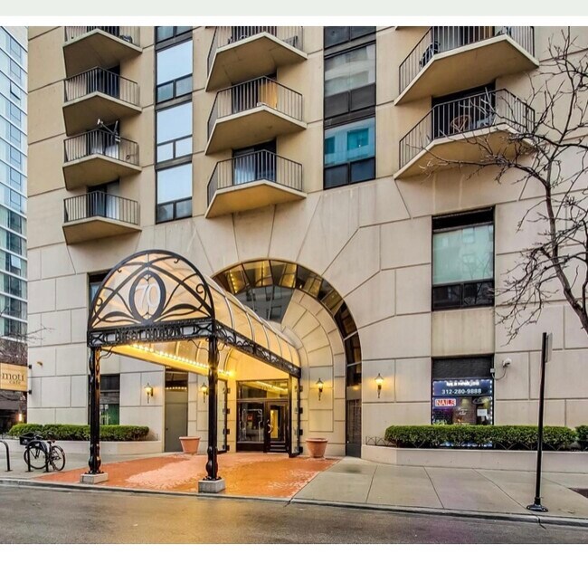Foto del exterior del edificio - 70 W Huron St