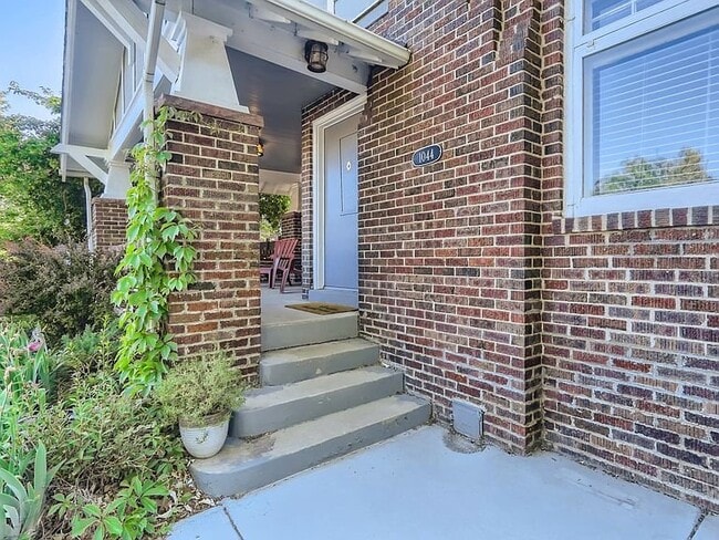 Building Photo - 1044 Garfield St