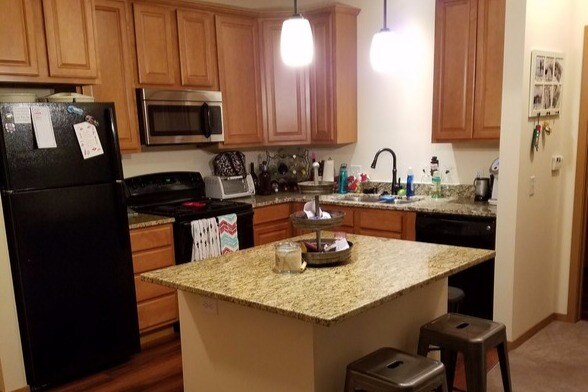 Kitchen - 2684 N Park Ln