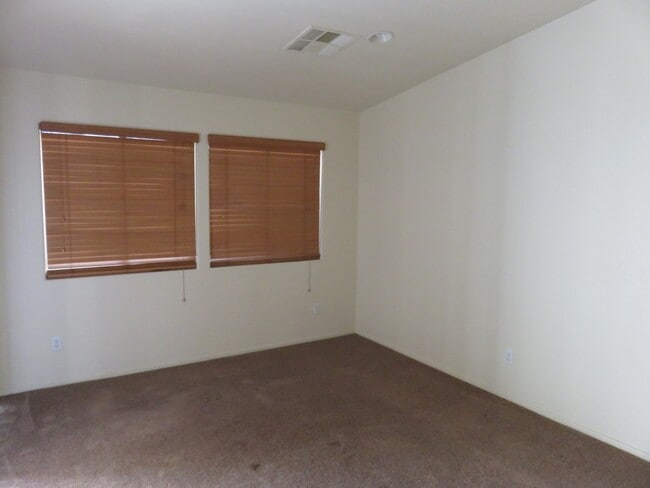 Building Photo - Huge family room with kitchen nicely tucked in the middle.