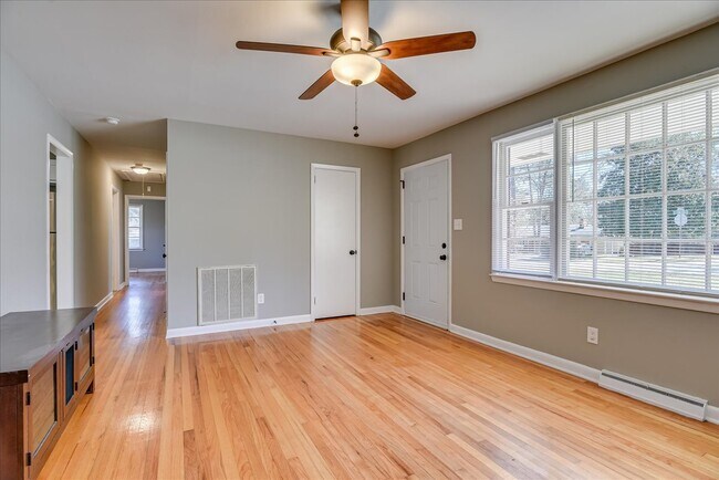 Foto del edificio - 1215 Glenwood Dr