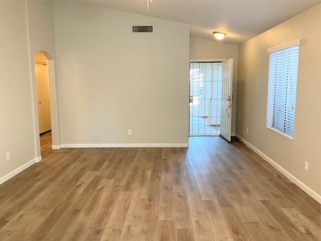 Building Photo - 5029 W Kerry Ln