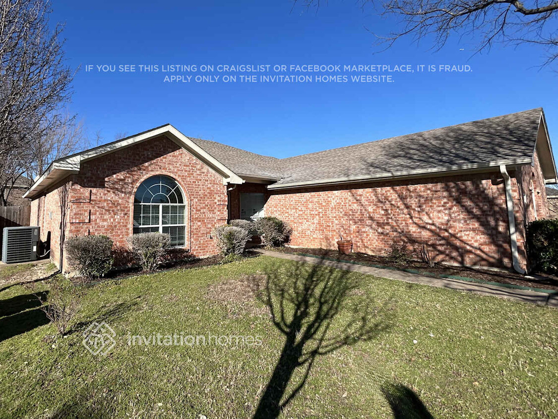 Foto principal - 705 Roaring Springs Dr