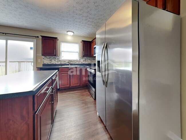 Foto del edificio - 1745 Hunters Ridge Dr