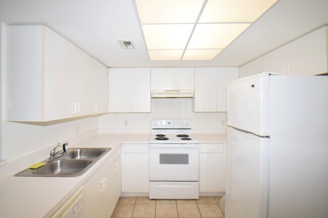 Building Photo - 4175 N Haverhill Rd