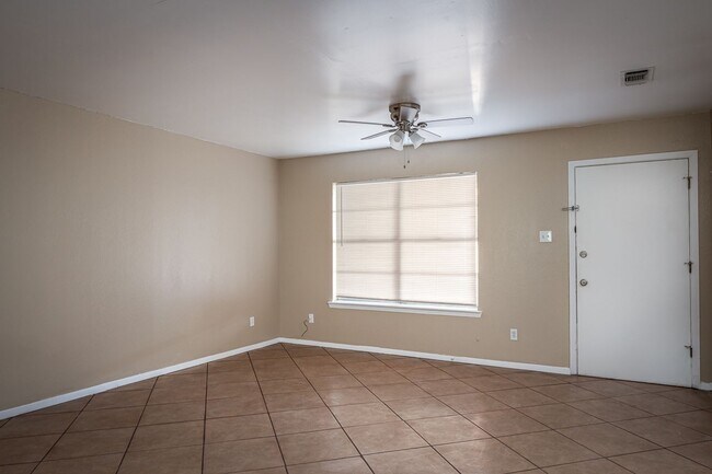 Foto del edificio - 100 Shannon Cir