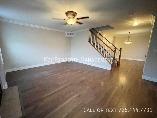 Building Photo - 3 BED, 2 BATH TOWNHOME LOCATED IN SILVERAD...
