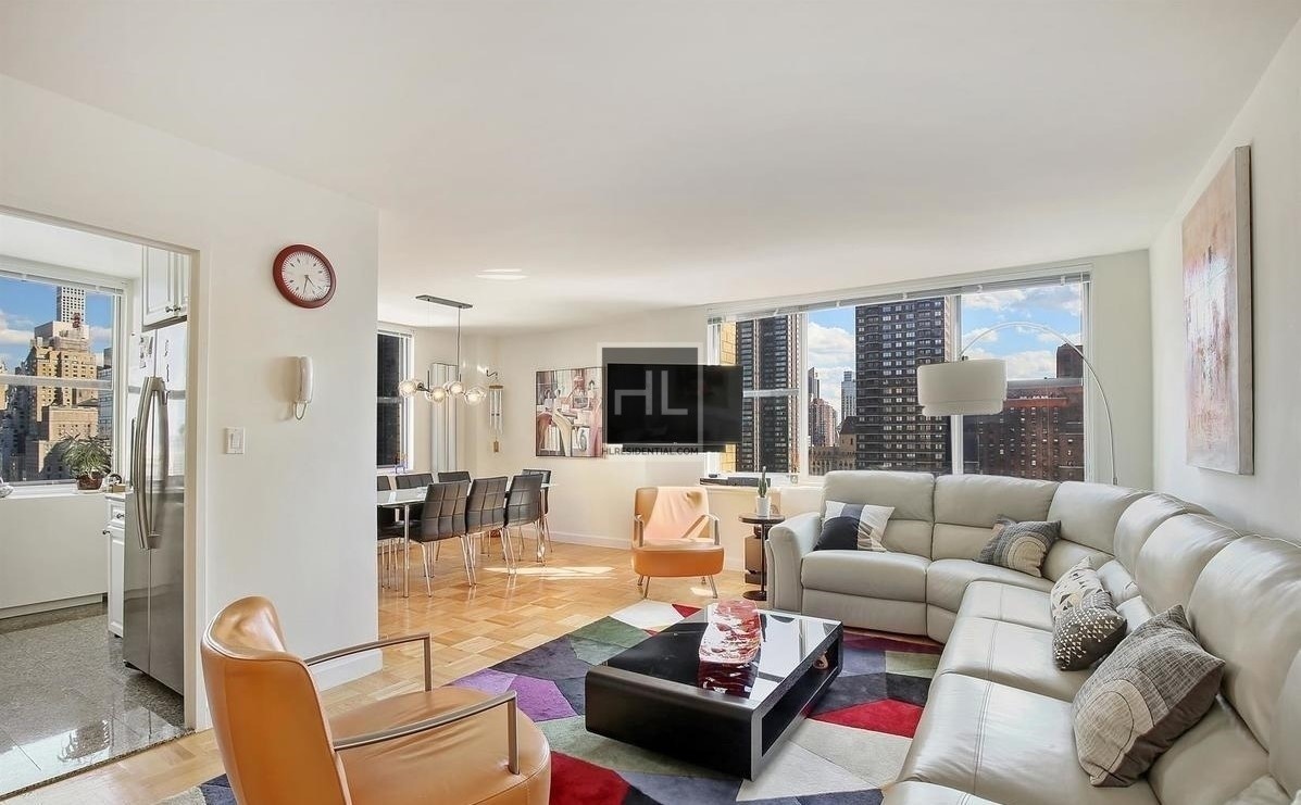 Primary Photo - 45 W 60th St
