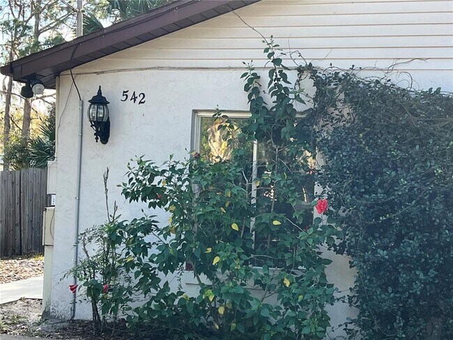Building Photo - 542 E Caroline St