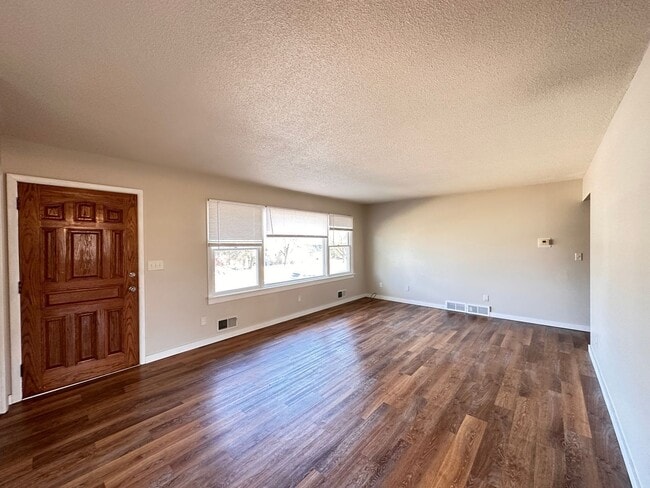 Building Photo - 9133 Oakwood Rd