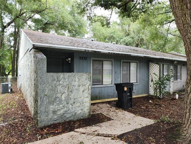 Building Photo - 2227 SW 70th Terrace