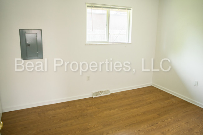 Foto del edificio - 4337 Hill Ave
