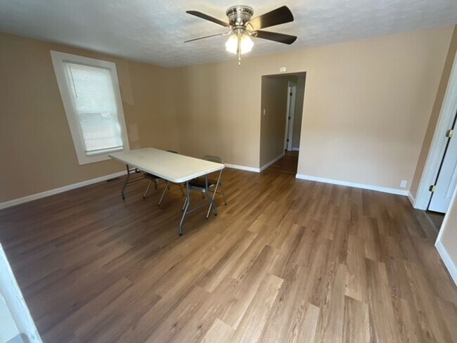 Foto del edificio - Maryville 37804 - 3 bedroom, 1 bath duplex - Contact Tim Tipton 865-806-7255
