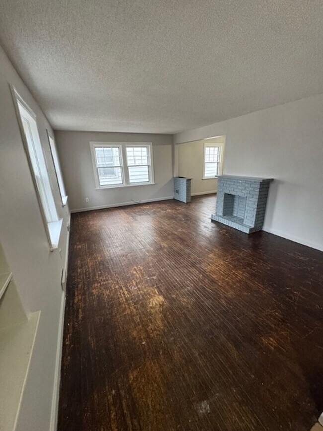 Foto del edificio - 3329 Robinwood Dr