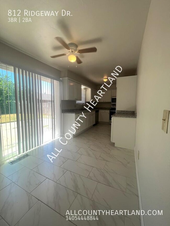 Building Photo - 812 Ridgeway Dr