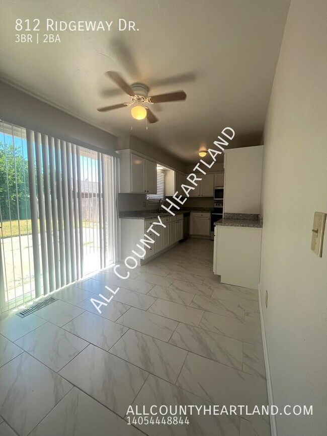 Foto del edificio - 812 Ridgeway Dr