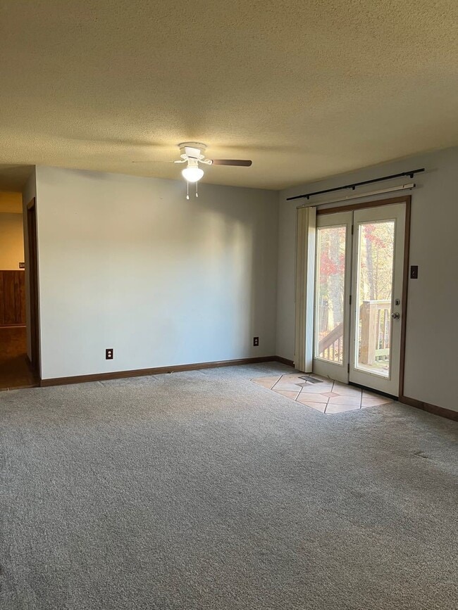 Foto del edificio - 4 BDRM/2.5BA Home available in Bexhill Subdivision.