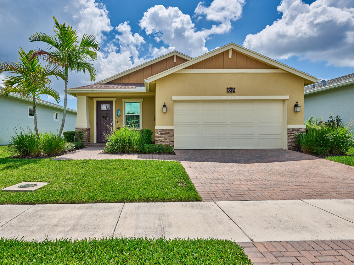 Foto principal - 525 Plumeria Dr