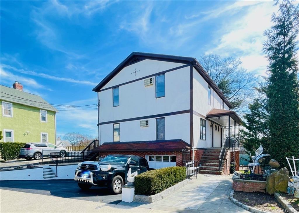 Primary Photo - 222 Grand St