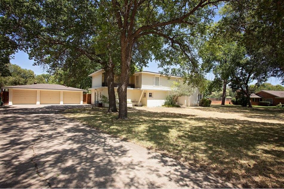 1327 Hillcrest Dr, Graham, TX 76450 House for Rent in Graham, TX