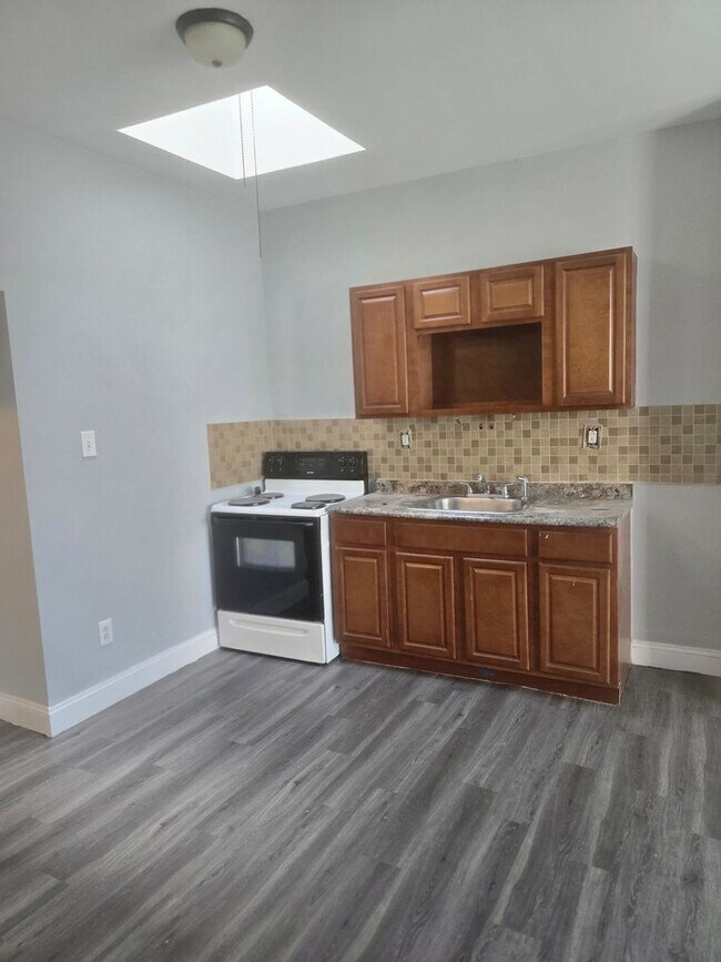 Foto del edificio - 527 N 63rd St