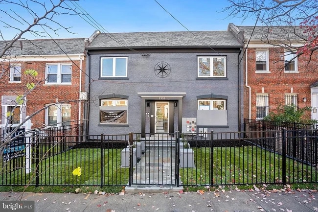 Building Photo - 1355 Bryant St NE