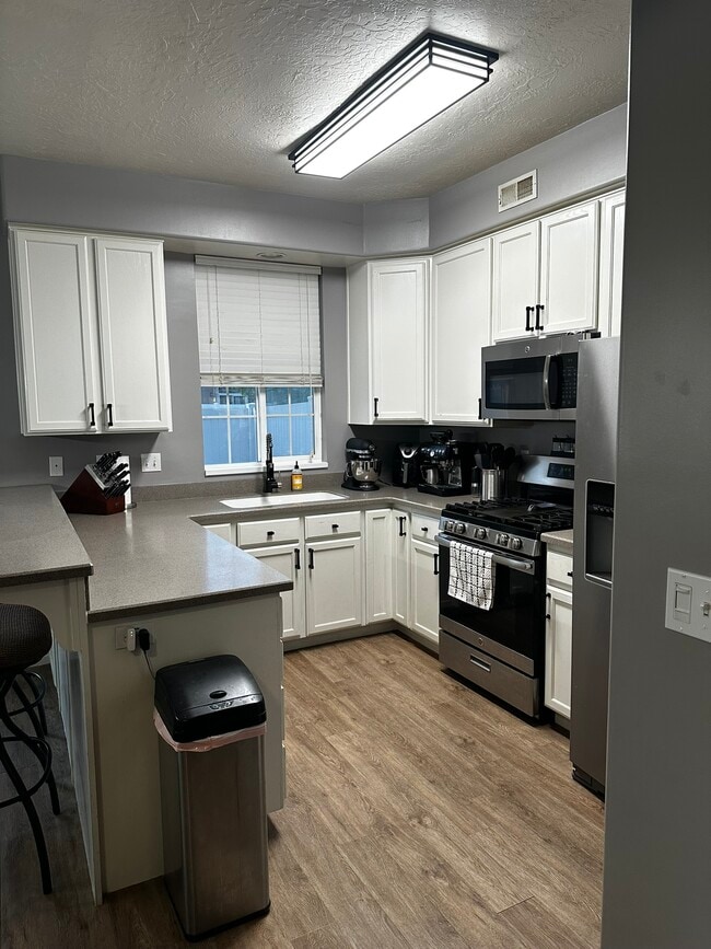 Building Photo - 968 Chelsea Ln