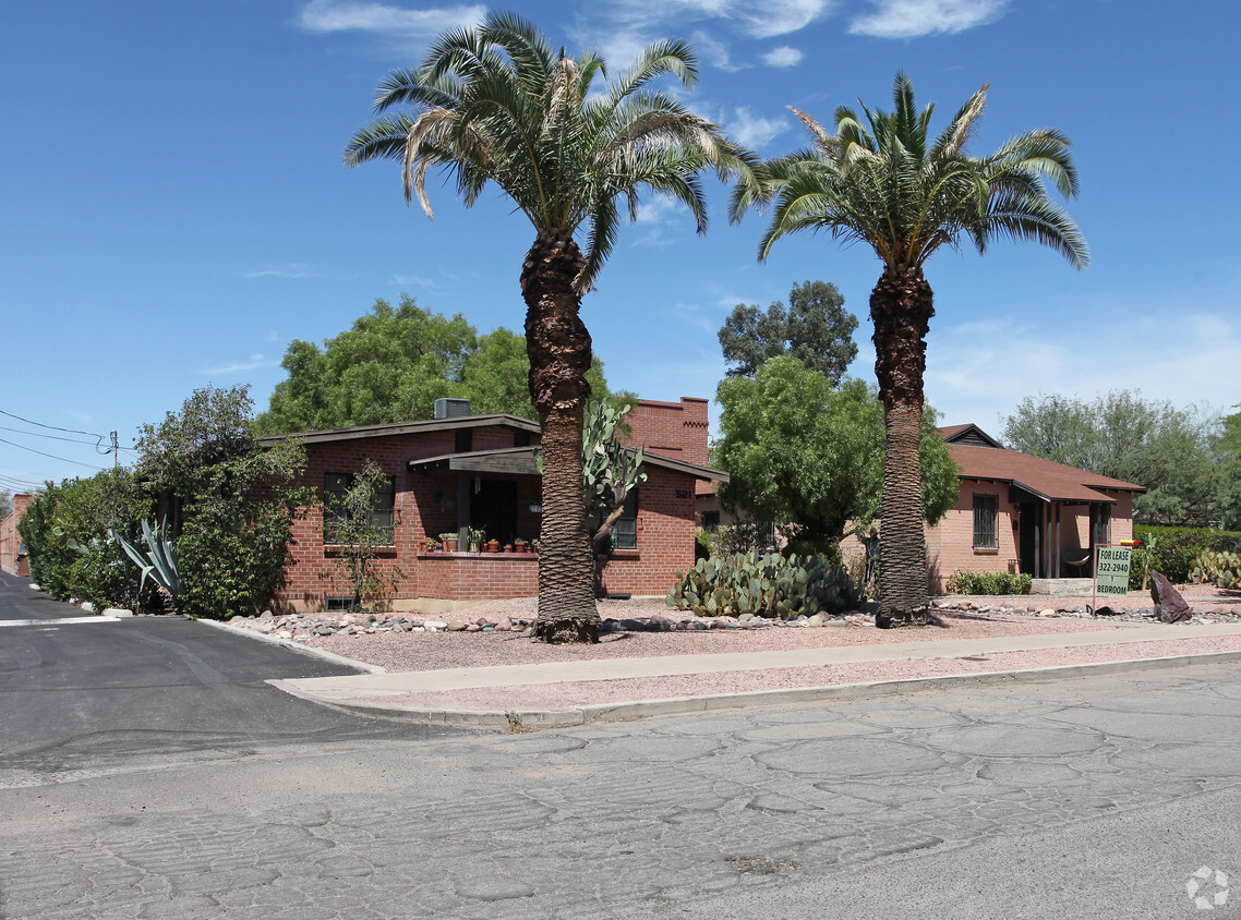 Primary Photo - 521-529 N Forgeus Ave