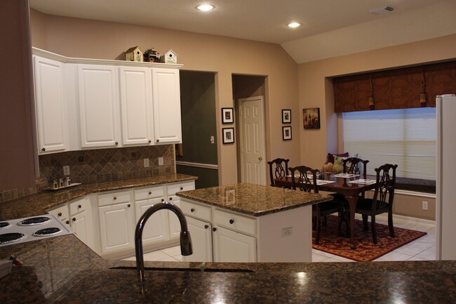 Foto del edificio - 4417 Blooming Garden Ct