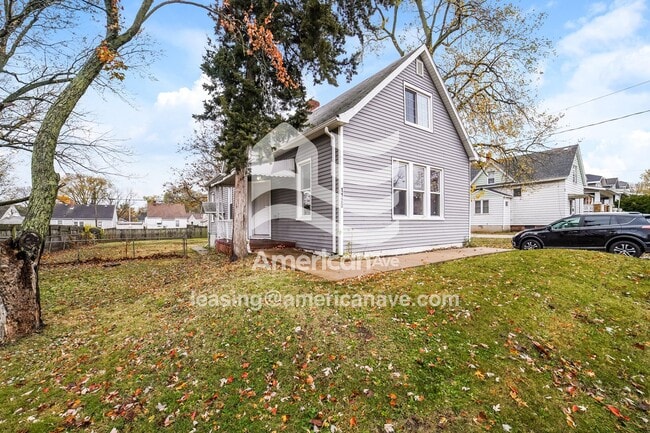 Building Photo - 1120 W McClure Ave