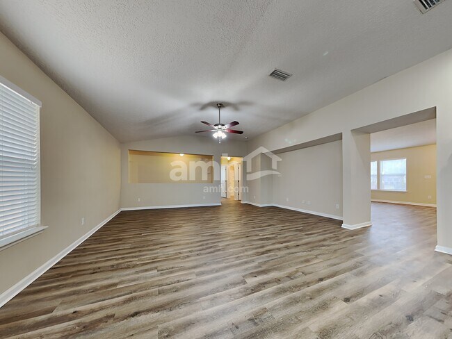 Foto del edificio - 12336 Deersong Dr N
