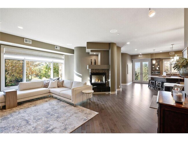 Foto del edificio - 555 Oak Ridge Pl