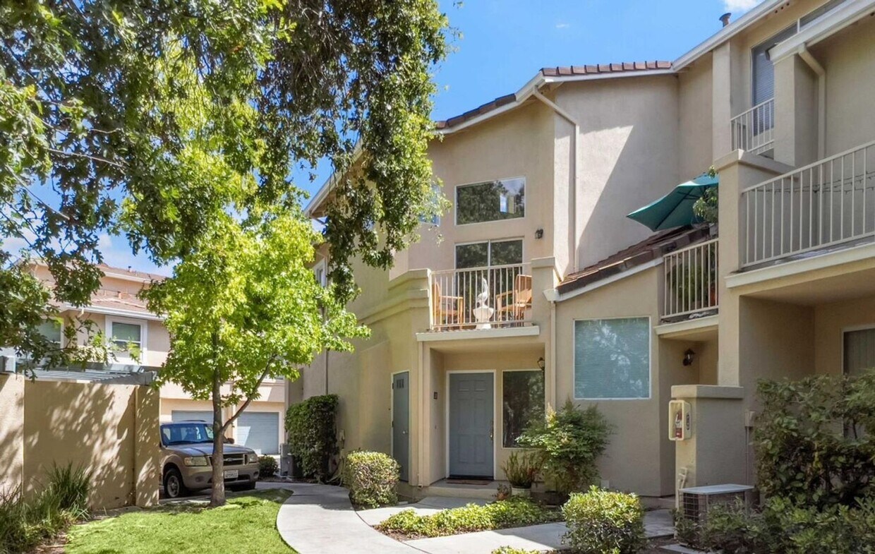 Primary Photo - Spacious 1-Bedroom Condo in Prime Location...
