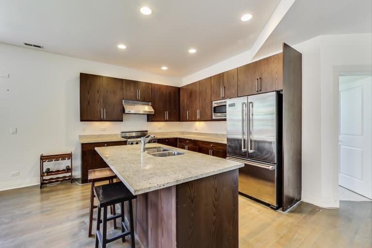 Foto principal - 5771 N Ridge Ave