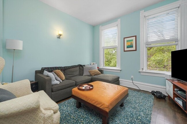 Foto del edificio - 1527 N Claremont Ave