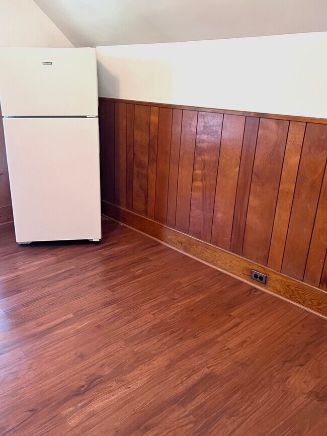 Cocina - refrigerador, espacio de pared - 96 Lawrence St