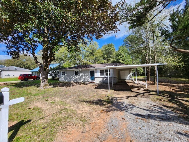 Foto del edificio - 5805 Pinecrest Rd