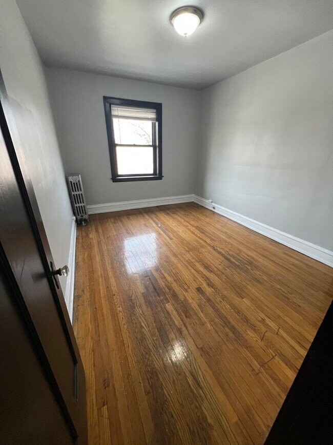 Foto del edificio - 1443 W 93rd St