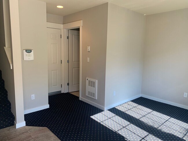 Building Photo - 1/2 Off First Months Rent !Come home to th...