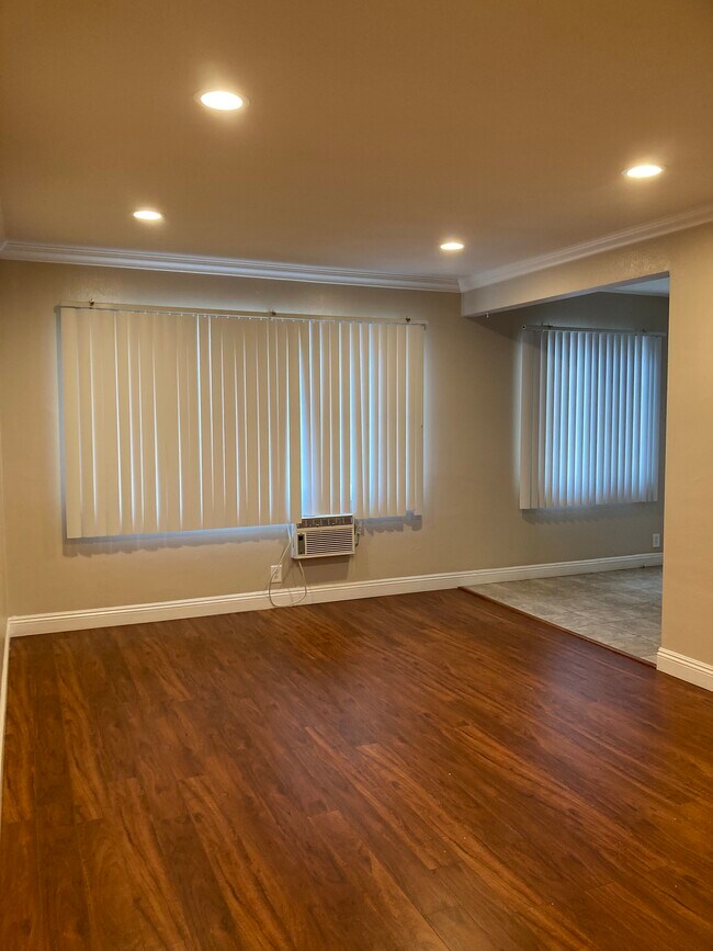 Living room - 3737 S Centinela Ave