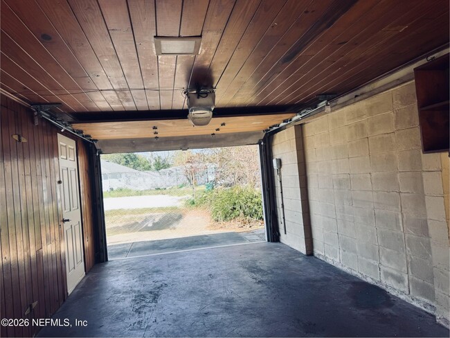 Building Photo - 1012 N 6th St