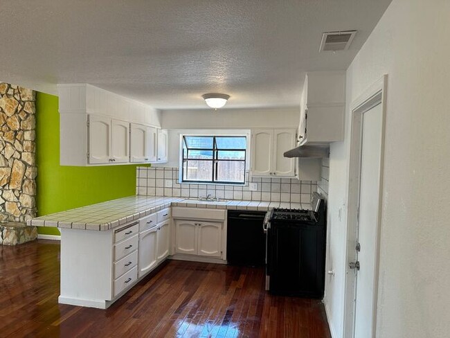 Building Photo - Stockton 3 Bedroom 2 Bedroom