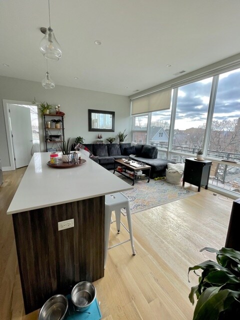 Foto del edificio - 3334 N Southport Ave