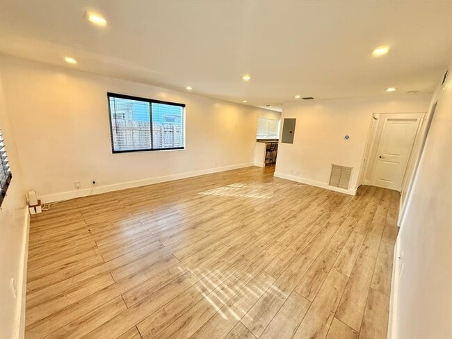 Building Photo - 1941 NE 51st Ct