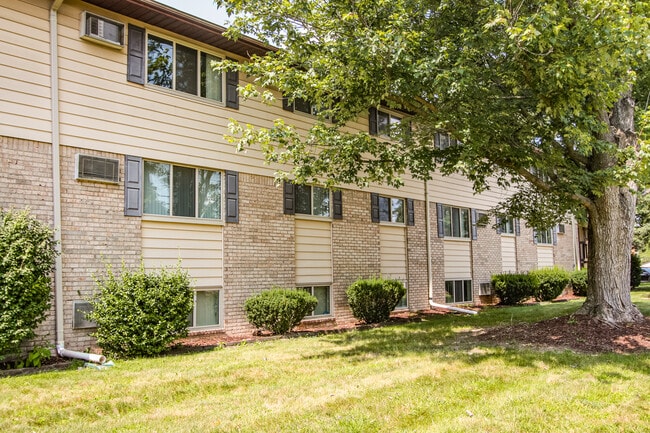 Walden Woods - Walden Woods Apartments