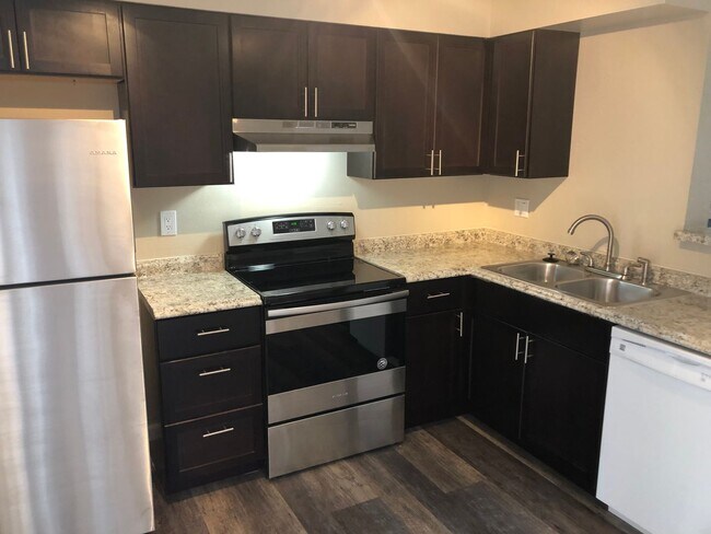 Foto del edificio - Spacious 2-Bed, 2-Bath Fourplex Unit in Prime Location!