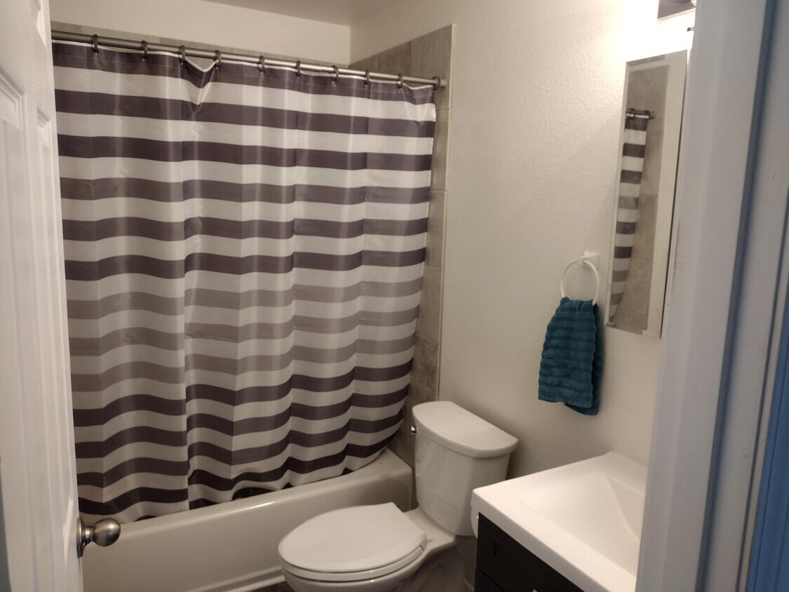 Foto principal - 219/221 Garden Ln
